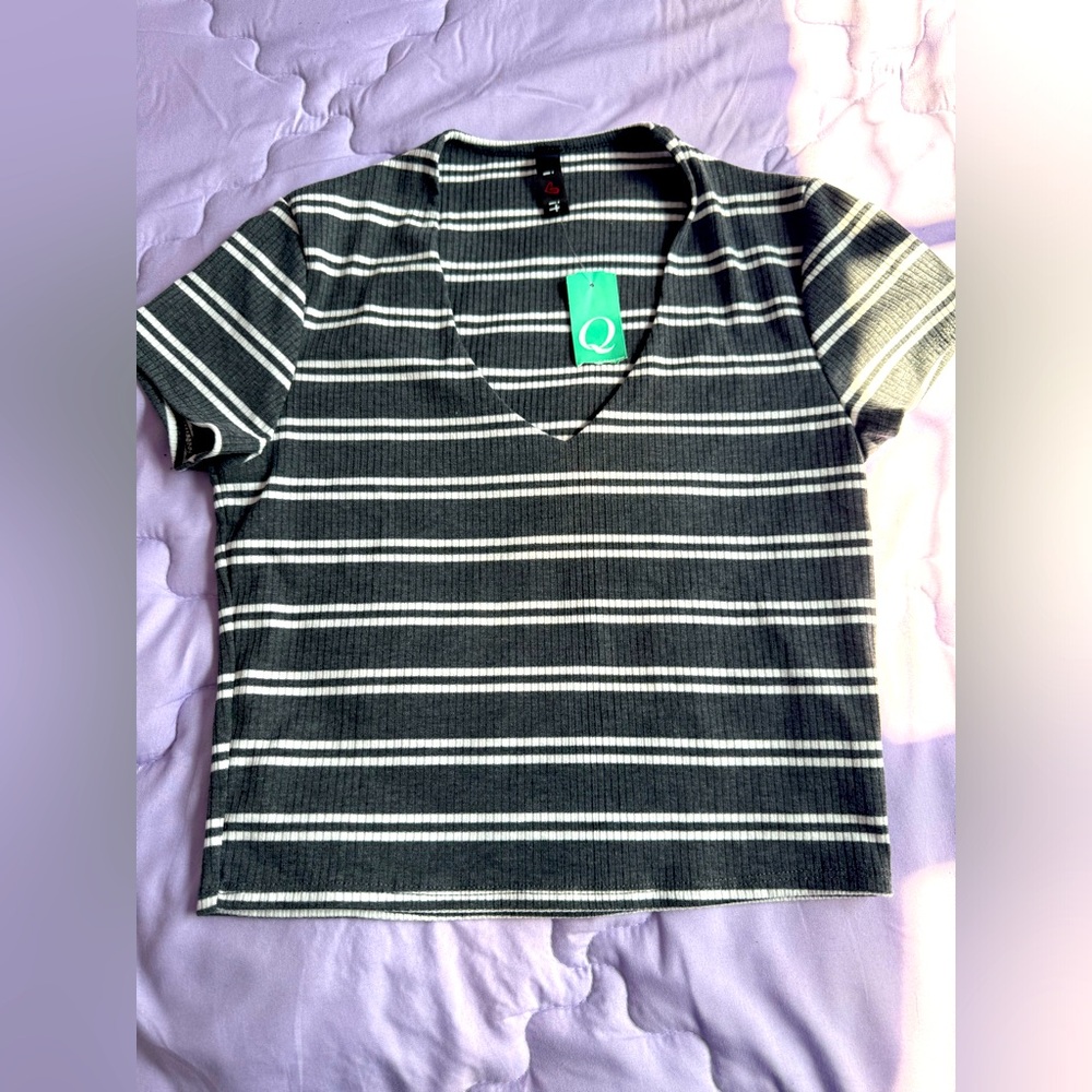 Top shirt with gray/ white lines